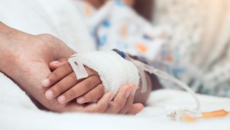 مرضى السرطان الشباب في إنجلترا ينتظرون سبعة أشهر للحصول على الإعانات