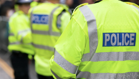 سحب ضباط الشرطة من المدارس يثير مخاوف من عودة السكاكين والمخدرات إلى الصفوف