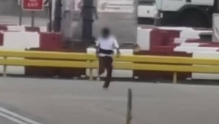 رجل يقتحم ممرّ طائرات بـهيثرو والشرطة تطلق مطاردة مثيرة