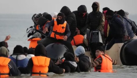 أموال دافعي الضرائب تحت المجهر: محامو الهجرة يجنون 54 مليون سنويًا من طعون قضايا اللجوء