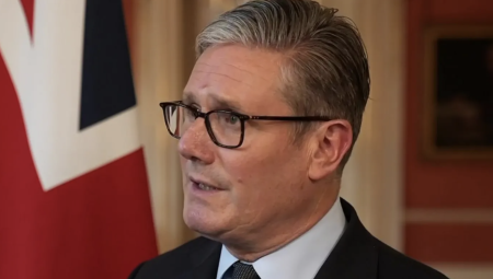 ستارمر يحث على التهدئة بعد الضربات الإسرائيلية لإيران ويحذر من التصعيد