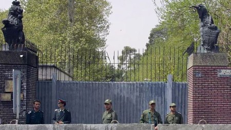 قلق بريطاني من تهديدات محتملة لسفارتها في طهران مع تصاعد الأزمة الإقليمية