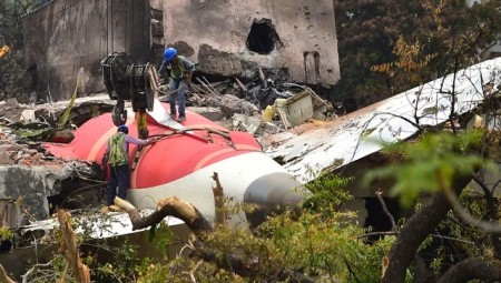 محققون بريطانيون يشاركون في تحقيقات كارثة طائرة إير إنديا