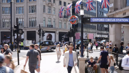 عمدة لندن يتعهد بتحويل شارع أوكسفورد إلى منطقة مخصصة للمشاة في أسرع وقت