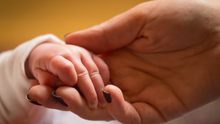 غضب برلماني من إغلاق NHS وحدة الولادة الوحيدة في الحيّ الأكثر خصوبة بلندن