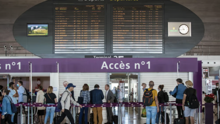 الاتحاد الأوروبي يدرس رفع رسوم دخول السياح البريطانيين لسداد ديون كوفيد