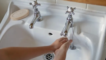 بريطانيا تُلزم شركات المياه بدفع تعويضات تصل إلى 2000 جنيه للأسر المتضررة من سوء الخدمة