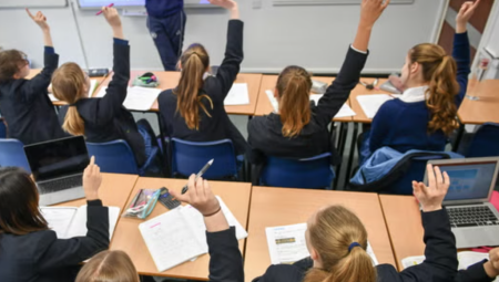 بريطانيا: أطفال يُعاقَبون في المدارس بسبب عدم قدرة أسرهم على شراء الزي المدرسي الكامل