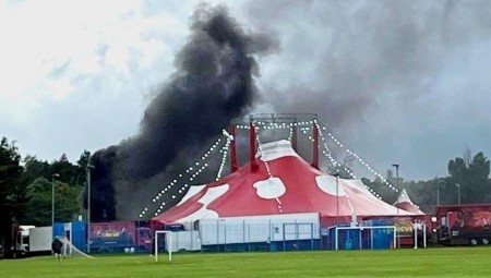 اشتعال حريق ضخم في سيرك اسكتلندي سببه غسالة معطلة أثناء عرض مباشر