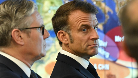 ماكرون يتهم بريطانيا بخداع شعبها ويحمّلها مسؤولية تفاقم أزمة الهجرة بعد البريكست