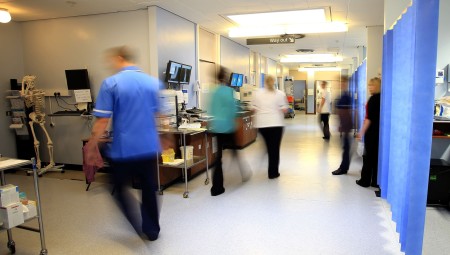 أطفال الأقليات العرقية أكثر عرضة للوفاة بعد دخول العناية المركزة في بريطانيا