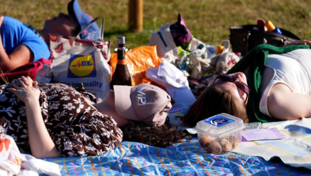 موجة حر ثالثة تضرب إنجلترا: تحذيرات من الوفيات وحظر على استخدام خراطيم المياه