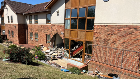 وفاتان بعد اصطدام سيارة مسروقة بمركز رعاية في سندرلاند