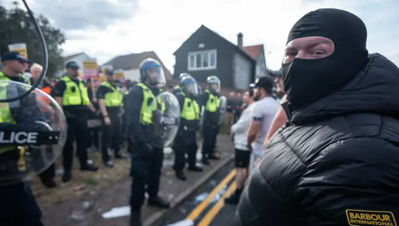 مواجهات عنيفة خلال احتجاج على إيواء طالبي لجوء في فندق