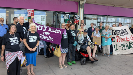 خطوة تاريخية: بلدية هاستينغز تتوأم مع مدينة في غزة وتدعو لحظر تسليح إسرائيل