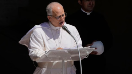 البابا فرنسيس يندد بمجزرة غزة بعد قصف كنيسة القديس بورفيريوس