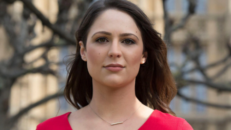 ممثلة بريطانية تنهي تعاونها مع وزارة الداخلية بعد حظر Palestine Action