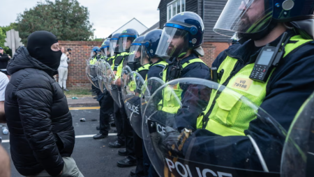 نائبة رئيس الوزراء تحذر: الهجرة والحرمان وراء فقدان ثقة البريطانيين في الحكومة