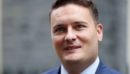 وزير الصحة: إضراب الأطباء طعنة للحركة النقابية وتعطيل لتعافي NHS