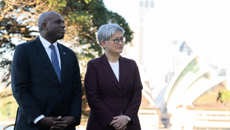 بريطانيا وأستراليا توقّعان معاهدة دفاعية تمتد لـ50 عامًا