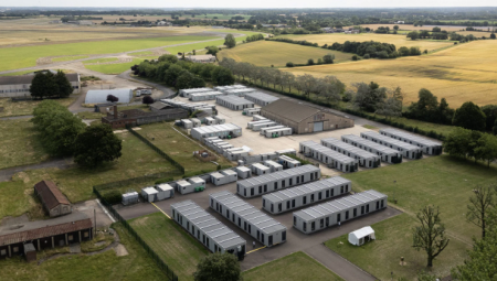 رغم تعهّدات الإغلاق.. الحكومة البريطانية توسّع مخيم ويذرفيلد لطالبي اللجوء