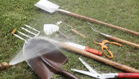 شرطة مانشستر تعتقل رجلًا بسبب أدوات بستنة اشتُبه بأنها أسلحة بيضاء