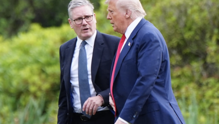 ترامب ينتقد ضرائب ستارمر على نفط بحر الشمال ويدعو إلى تحفيز شركات التنقيب