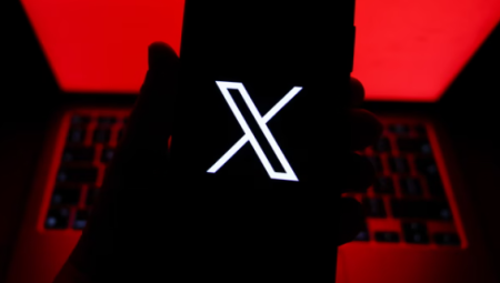 منصة X تحذّر: قانون السلامة على الإنترنت في بريطانيا يقوّض حرية التعبير