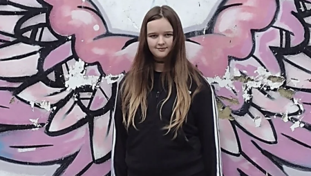 وفاة مراهقة بريطانية بعد السباحة عقب تناول وجبة كبيرة