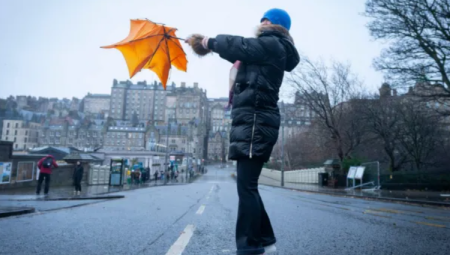 تحذيرات من عاصفة عنيفة تقترب من بريطانيا مصحوبة برياح تتجاوز 85 ميلاً في الساعة