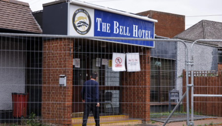 كوبر تتعهد باستئناف قرار المحكمة العليا بإغلاق فندق إيبينغ للمهاجرين