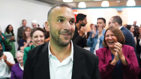 زاك بولانسكي يُنتخب زعيمًا لحزب الخضر البريطاني بأغلبية 85%