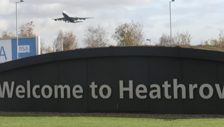 تغريم مضيفة حاولت الصعود إلى طائرة في هيثرو وهي ثملة