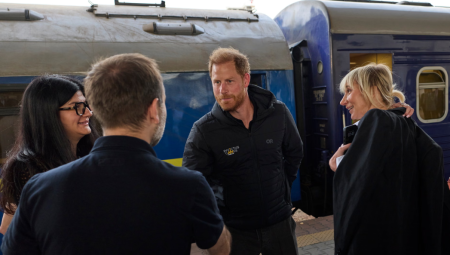 الأمير هاري في زيارة مفاجئة إلى كييف متعهدًا بدعم جرحى الحرب الأوكرانيين