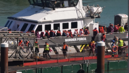 وزارة الداخلية البريطانية تعلن عن وظيفة مستشار ديني لدعم زواج المهاجرين المحتجزين