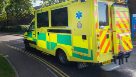 اعتقال موظفَين من عمال الإسعاف بعد وفاة ستة أشخاص في ويلتشير