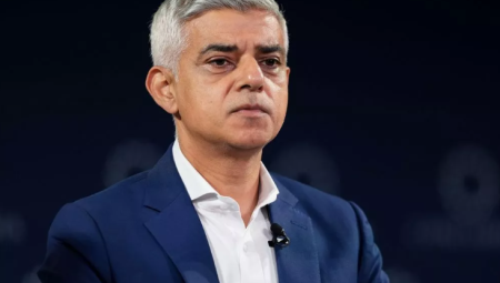 صادق خان يرد على استبعاده من العشاء الملكي ويصف سياسات ترامب بالخوف والانقسام