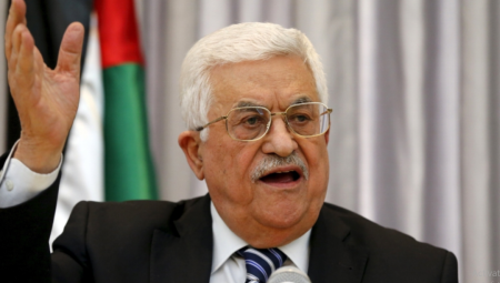عباس يُعلن إلغاء رواتب الأسرى والشهداء استجابةً لضغوط بريطانية ودولية