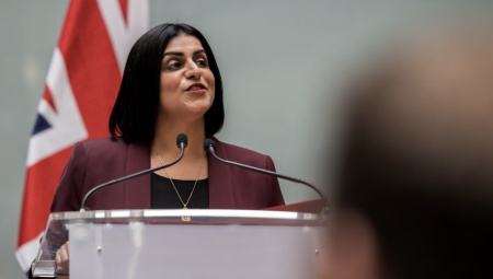 منظمات بريطانية كبرى تدعو الحكومة لمعالجة أزمات السكن والصحة بدل مهاجمة المهاجرين