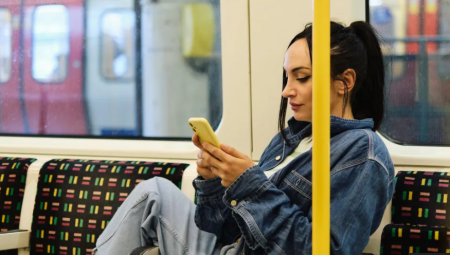 Ofcom: تراجع كبير في نشاط البالغين على وسائل التواصل الاجتماعي في بريطانيا