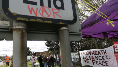 اعتقال 7 أشخاص بتهمة دعم فلسطين آكشن في احتجاجات قاعدة سلاح الجو الملكي البريطاني