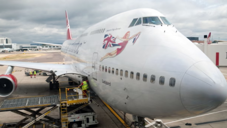 تحذيرات من نقص وقود الطائرات قد يشل الرحلات في أوروبا وبريطانيا