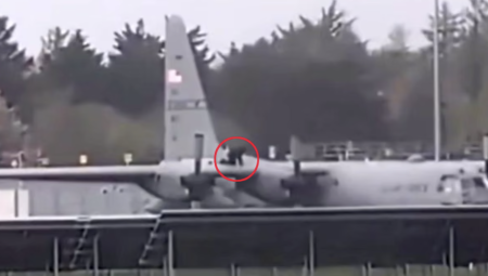 اعتقال رجل عقب اقتحامه مطار شانون الأيرلندي وتخريبه طائرة عسكرية أمريكية