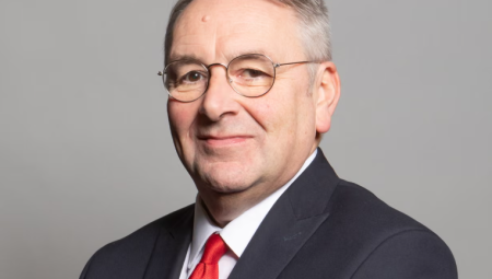 وزير بريطاني ينفي إساءة معاملة نشطاء Palestine Action المضربين عن الطعام