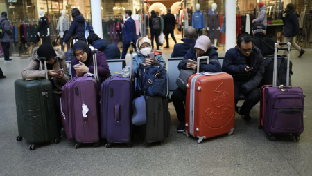 اضطرابات في حركة السفر ببريطانيا عشية عيد الميلاد بسبب نقص الموظفين