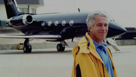 الأمير أندرو يسهل هبوط طائرة جيفري إبستين الخاصة في قاعدة سلاح الجو الملكي