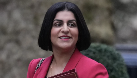 نواب حزب العمال يحذرون وزيرة الداخلية من تغيير قواعد الإقامة للمهاجرين المقيمين