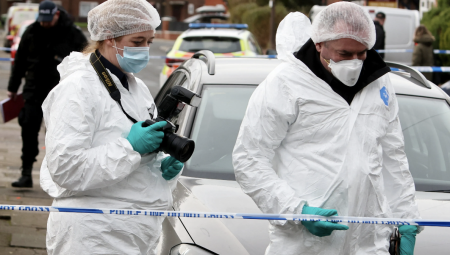 مقتل شاب طعناً قبيل رأس السنة في إنجلترا واعتقال مشتبه بهما