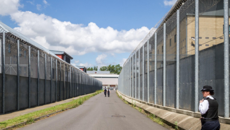 إلغاء أول رحلة جوية 2026 لإعادة طالبي اللجوء إلى فرنسا ضمن برنامج واحد يدخل، واحد يخرج