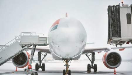 الثلوج تعطل أوروبا وبريطانيا: إلغاء مئات الرحلات الجوية والقطارات